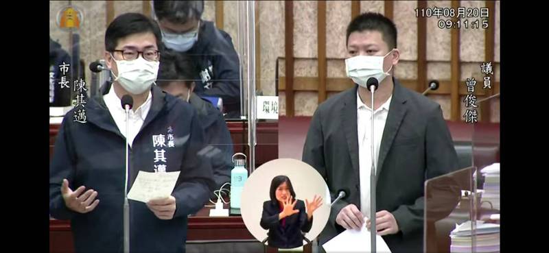 曾俊傑建議市府評估協助八大行業基層員工。（記者王榮祥翻攝）