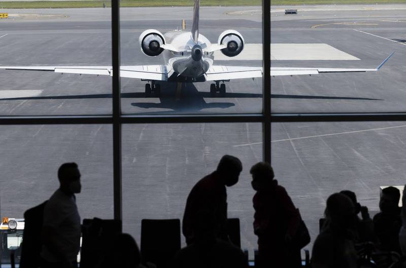 美国联邦航空总署对搭机违反规定的34名旅客，一共开罚53万1545美元（约新台币1490万元）。美国机场示意图。（彭博）(photo:LTN)
