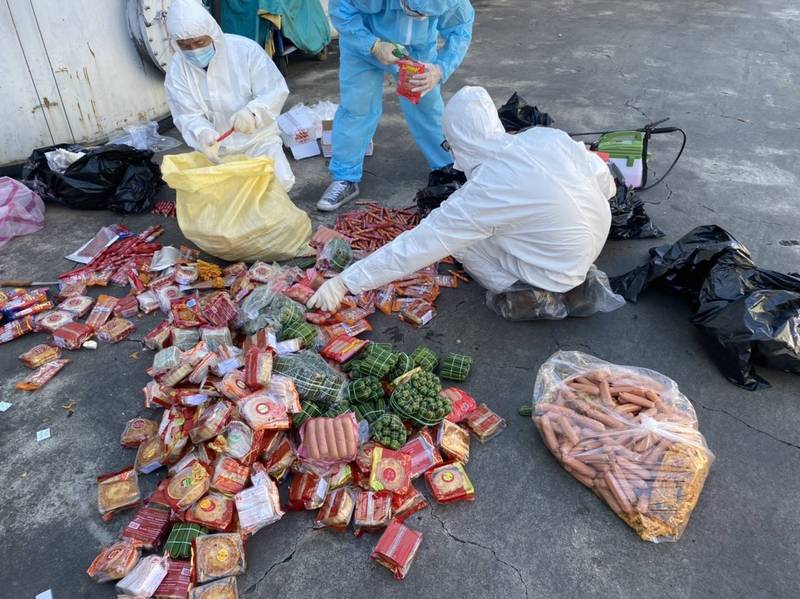 國內首度查獲從越南走私的香腸、火腿中驗出非洲豬瘟病毒，由於鄧姓嫌疑人並非首次進口相關產品，非洲豬瘟中央災害應變中心目前正透過相關事證全面清查鄧嫌的上中下游通路，阻斷可能感染風險。 （非洲豬瘟中央災害應變中心提供）