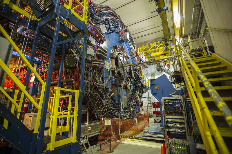 科学家使用「相对论重离子对撞机（RHIC）」，将2个带正电的金离子在真空中加速至光速的99.995％。（图取自BNL）(photo:LTN)
