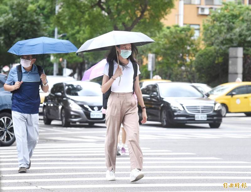 氣象局指出，明（24日）天各地高溫約32至35度，全台紫外線指數均為「過量級」。（資料照）