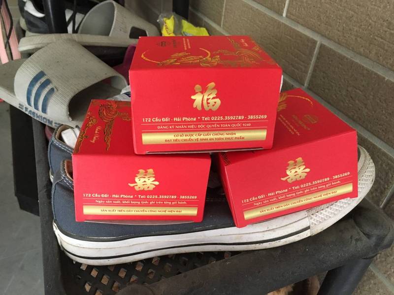 台南近日查獲越南走私含肉品的3個中秋月餅，檢驗證實含非洲豬瘟病毒陽性。（圖：南市警方提供）