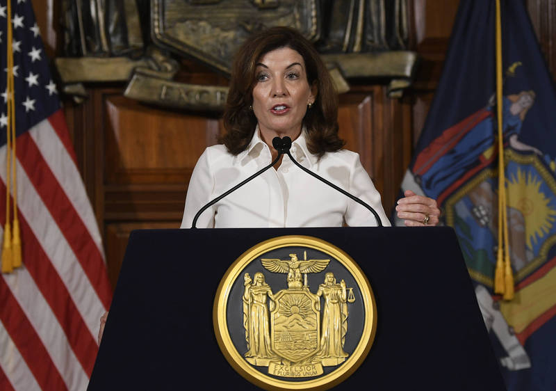 原任副州长的霍楚（Kathy Hochul）24日宣誓就职纽约州长。（美联社）(photo:LTN)