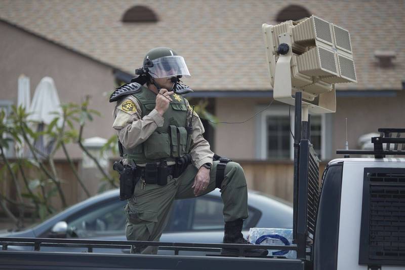 2016年5月一场美国总统选战造势活动，洛杉矶镇暴警察在一部俗称「声波炮」的长距离扬声装置旁待命。（法新社档案照）(photo:LTN)