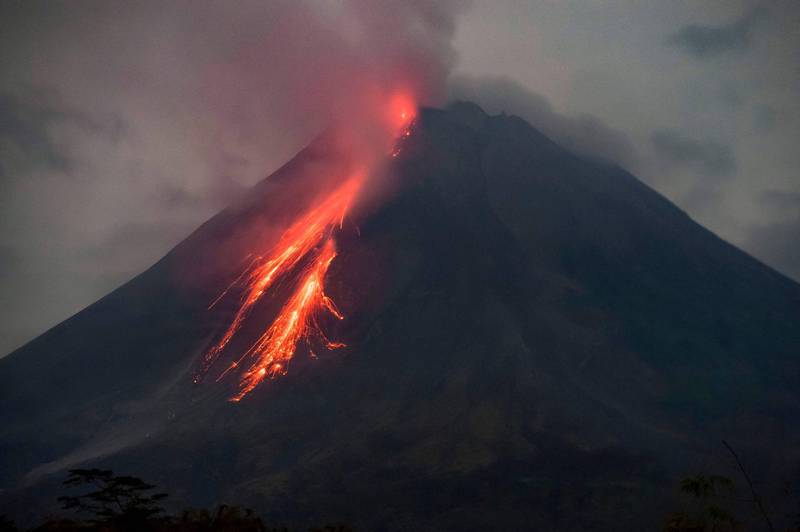 網路近日流傳1段影片，宣稱印尼蘇門答臘1座水下火山爆發，但經事實查核中心查證，證實該影片為錯誤訊息。示意圖，與新聞無關。（法新社）
