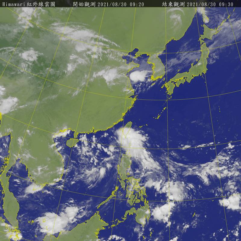 今台灣附近改吹偏東南風，有些東風波動，菲律賓附近的水氣接近，台東到屏東的水氣稍多，而北部依然萬里無雲。（圖擷自中央氣象局）