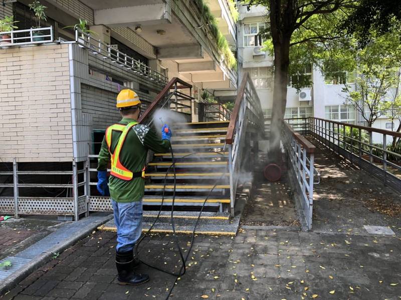 環保局開學前做校園清消。（圖由環保局提供）