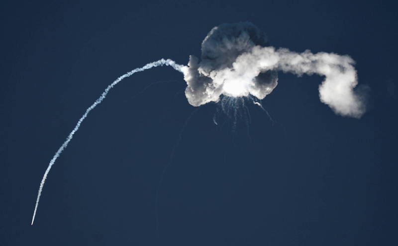 美国民间太空公司「萤火虫」的Alpha火箭在台湾时间今（3日）早进行首飞，不料发射失败，在上空爆炸。（路透）(photo:LTN)