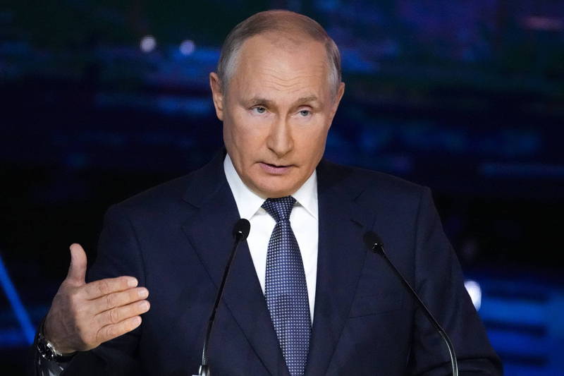 俄國總統普廷本月3日在東方經濟論壇會議上致詞。（歐新社）