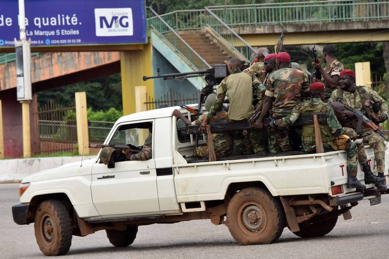 西非國家幾內亞共和國首都康納克立（Conakry）總統府一帶5日上午傳出巨大槍響，街頭還出現裝甲車與滿載士兵的車輛。（法新社）