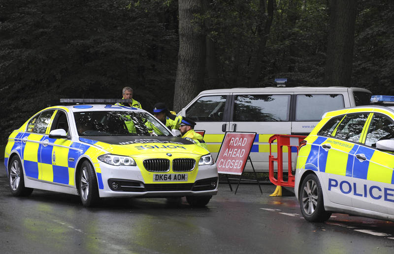 英國1輛警車追逐歹徒意外發生車禍，車輛面目全非，警車駕駛腿部重傷。示意圖，與新聞無關。（美聯社）