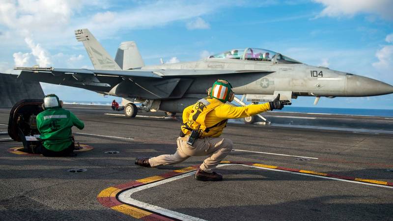 F/A-18E/F超級大黃蜂艦載機從卡爾文森號起飛進行訓練。（圖擷自U.S. Pacific Fleet臉書）