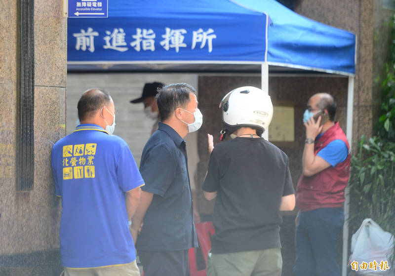 新北板橋幼兒園群聚案擴大，當地前進指揮所，相關人員已陸續進駐。（記者王藝菘攝）
