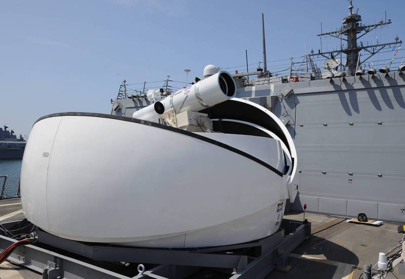 美国海军去年2月在「杜威号」安装「光学炫目拦截器」（ODIN），是雷射武器系统（见图）的衍生武器，是专门针对无人机的光学感测器，使其失效或损坏。（欧新社档案照）(photo:LTN)