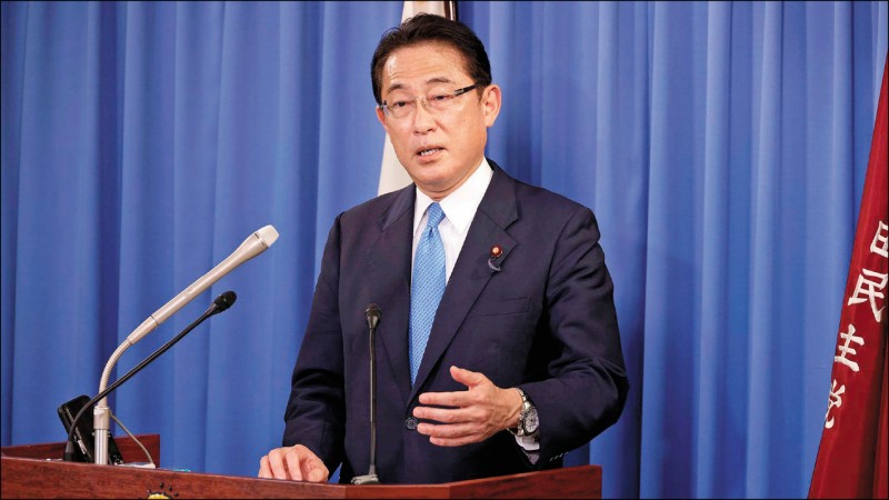 正式宣布參選日本自民黨總裁的前外務大臣岸田文雄,接受美國華爾街日報專訪時表示,台灣位於民主與專制對抗的最前線,日美兩國有必要就台灣有事進行聯合兵推演練。(取自岸田文雄臉書) 正式宣布參選日本自民黨總裁的前外務大臣岸田文雄,接受美國華爾街日報專訪時表示,台灣位於民主與專制對抗的最前線,日美兩國有必要就台灣有事進行聯合兵推演練。(取自岸田文雄臉書)