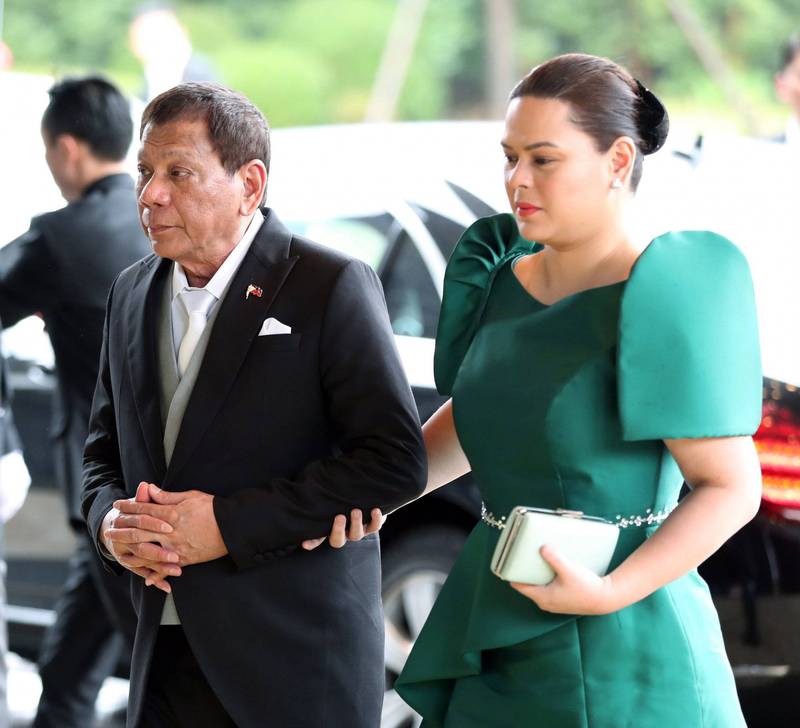菲律賓總統杜特蒂（左）接受執政黨提名將於明年參選副總統後，其長女薩拉（右）今天說，2022年大選她不會出馬角逐總統寶座。（歐新社資料照）