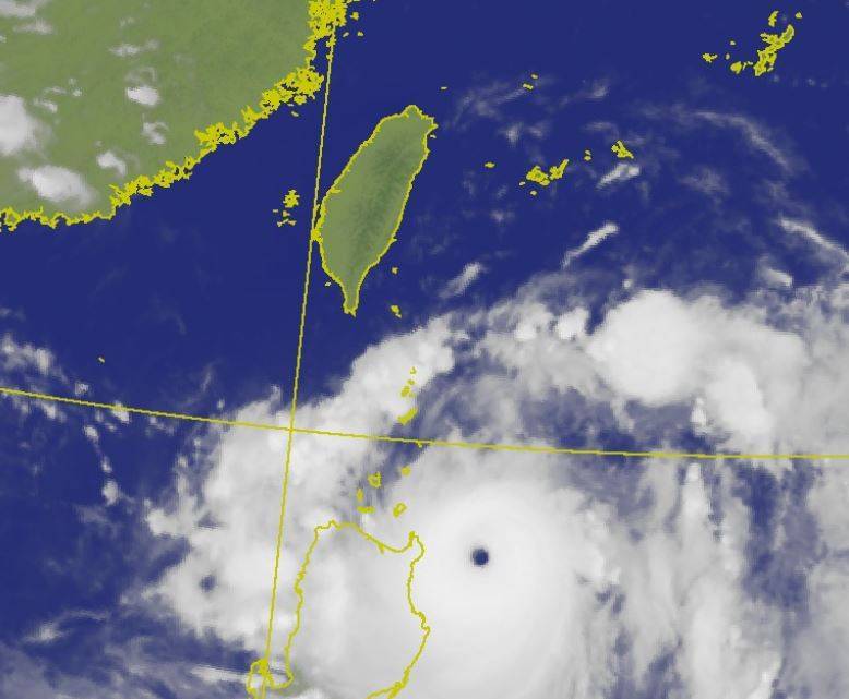 中央氣象局指出，強颱「璨樹」來襲，下週日（12日）是颱風最靠近台灣的時候。（圖取自中央氣象局）