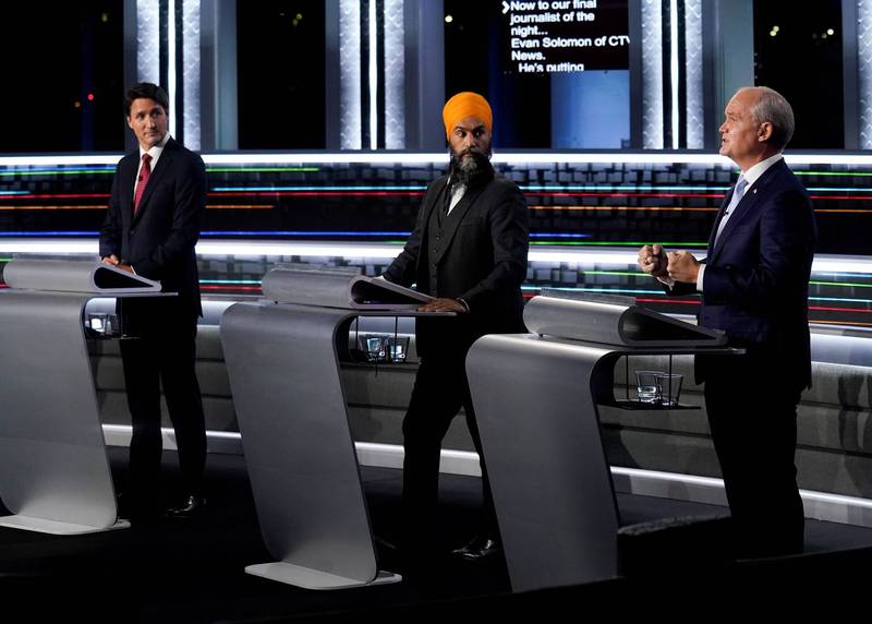 加拿大总理杜鲁道（左）与其他政党党魁同台辩论政见。最右为保守党的奥图尔，居中者为新民主党党魁驵勉诚（Jagmeet Singh）。（路透）(photo:LTN)