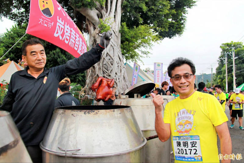 田中馬拉松每次舉辦賽道旁充滿人情味與山珍海味，吸引數以萬計跑者報名，也在今年臺灣品牌國際賽網路人氣票選活動中獲得第一名。（資料照）