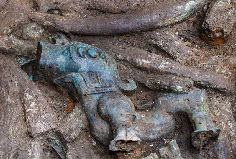 三星堆考古发掘现场8号「祭祀坑」发现的青铜神兽。（图撷取自网路新华网）(photo:LTN)