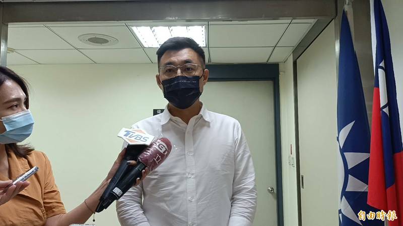 江啟臣今天現身台北市議會國民黨團時受訪表示，本來就不應該有任何一個候選人被送考紀會。（記者郭安家攝）