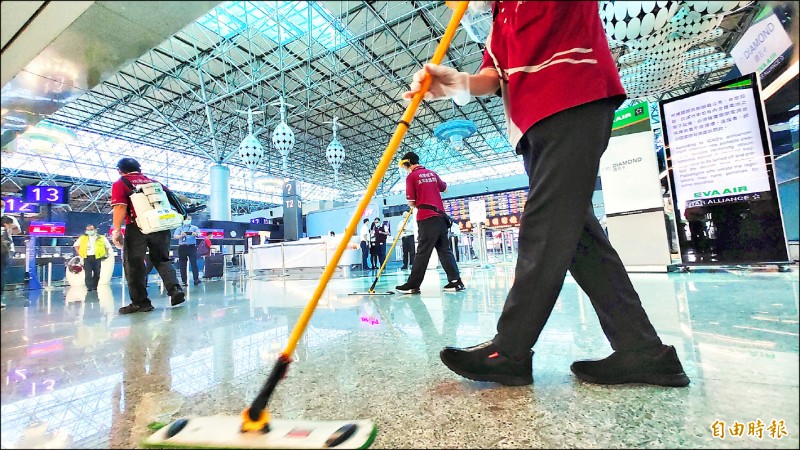 桃園機場重視清消工作，希望不要讓旅客對安全有任何疑慮。（資料照，記者姚介修攝）