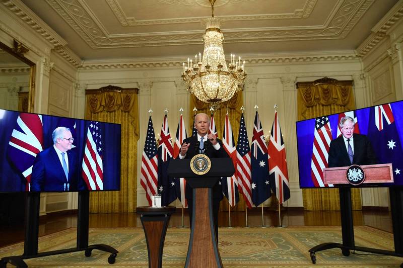 澳洲總理莫里森、美國總統拜登與英國首相強森一同宣布美英澳將組成新戰略同盟「AUKUS」。（法新社）