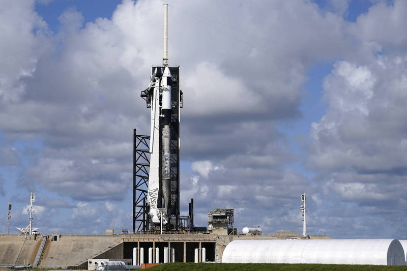 位于佛州甘迺迪太空中心的SpaceX「猎鹰9号」是此次任务使用的火箭。（美联社）(photo:LTN)
