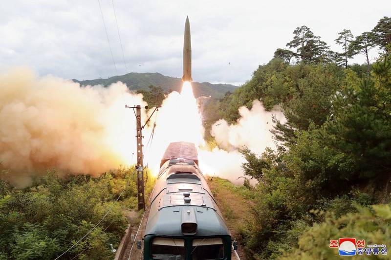 北韩「铁路机动飞弹团」昨试射两枚弹道飞弹。（路透）(photo:LTN)