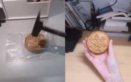 中國網路流傳一段影片，中國山東大學發的月餅竟跟石頭一樣硬，用鐵鎚敲打都不會碎，影片曝光引發熱議。（圖取自微博）