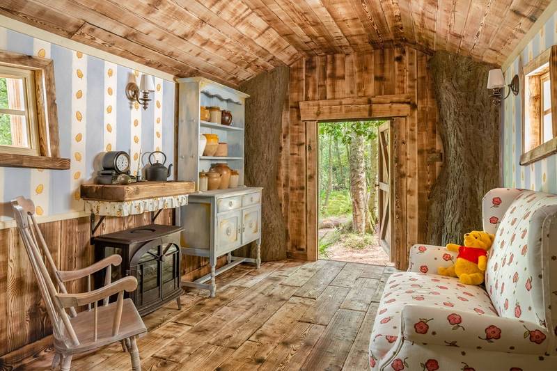 迪士尼与民宿平台Airbnb携手合作，还原小熊维尼树屋「Bearbnb」，让游客亲身体验小熊维尼的森林生活。（图翻摄自Airbnb网站）(photo:LTN)