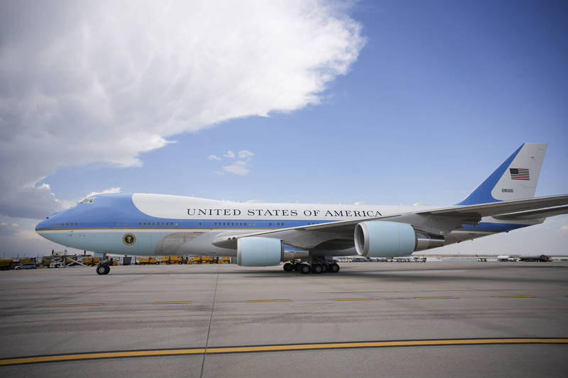 空军一号是美国总统乘坐的飞机，通常都是由波音公司打造。图为目前正在服役中的美国空军一号，示意图。（美联社）(photo:LTN)