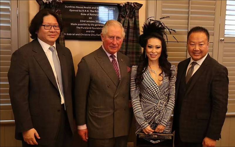 英媒日前曝光这张合照，左起为汪家兴、查尔斯王储、Netflix实境节目《璀璨帝国》的台裔贵妇克莉丝汀·赵（Christine Chiu）及其老公。（图翻摄自推特）(photo:LTN)