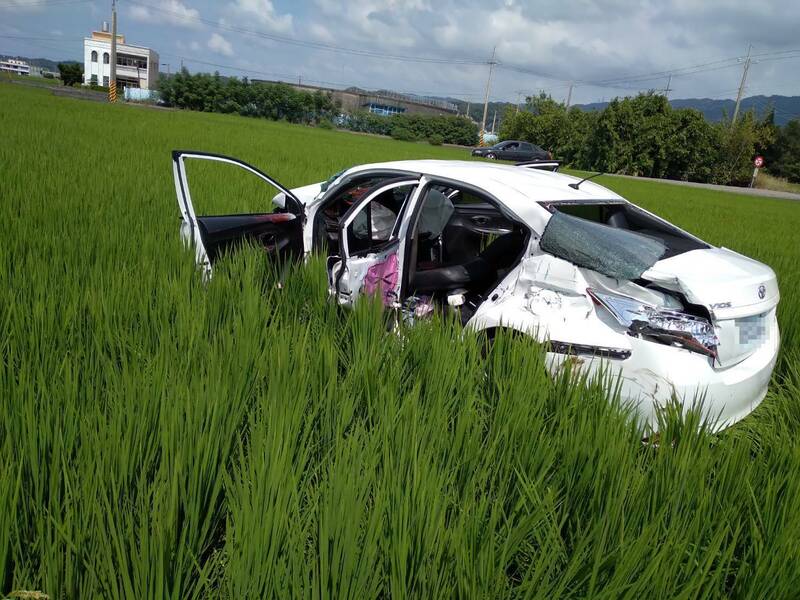 苗栗苑裡2車撞入田1女插管急救 社會 自由時報電子報