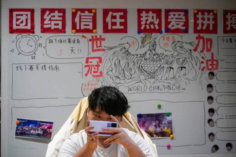 中國限遊令也開始伸向成年人，有遊戲公司設置防沉迷機制，只要連續上線長達4個小時後，就會被強制下線15分鐘。（路透）