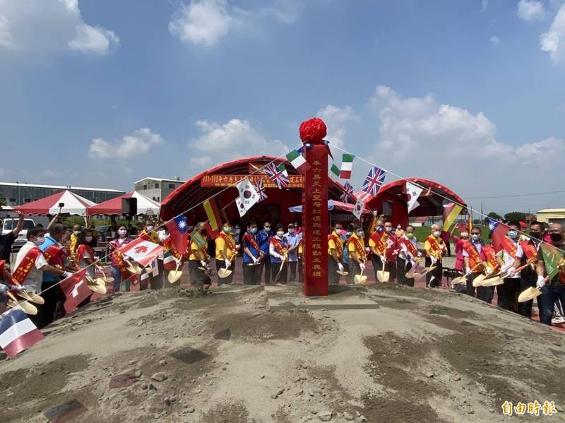 六房天上聖母大北勢股紅壇動土，現場冠蓋雲集。（記者詹士弘攝）