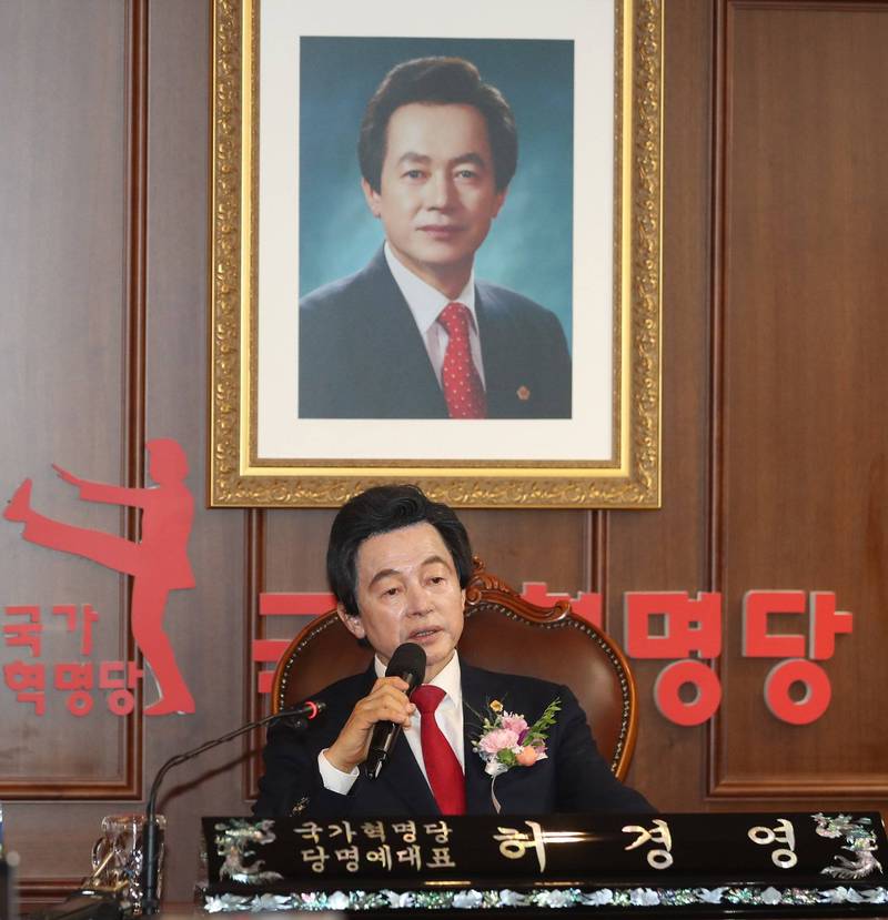南韓國家革命黨名譽代表許京寧，宣稱將用1億韓元（約新台幣235萬元）買下《魷魚遊戲》誤用的真實電話號碼。（歐新社）