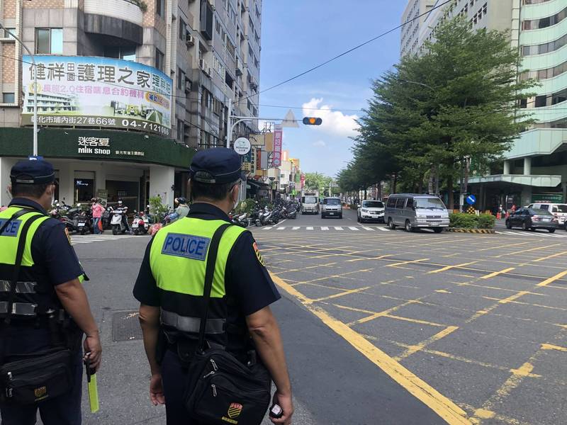 彰化縣警局執行「路口安全大執法」，今天首日成果豐碩，取締重點違規共374件。 （記者湯世名翻攝）