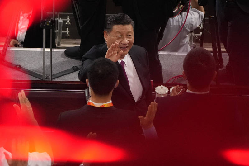 中國國家主席習近平已近2年沒有踏出國門。圖為習近平6月28日在北京參加中共黨慶活動。（美聯社檔案照）