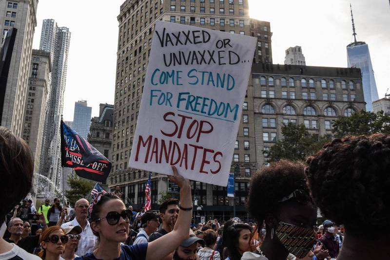 纽约市民9月时针对疫苗接种令示威抗议。（彭博社）(photo:LTN)