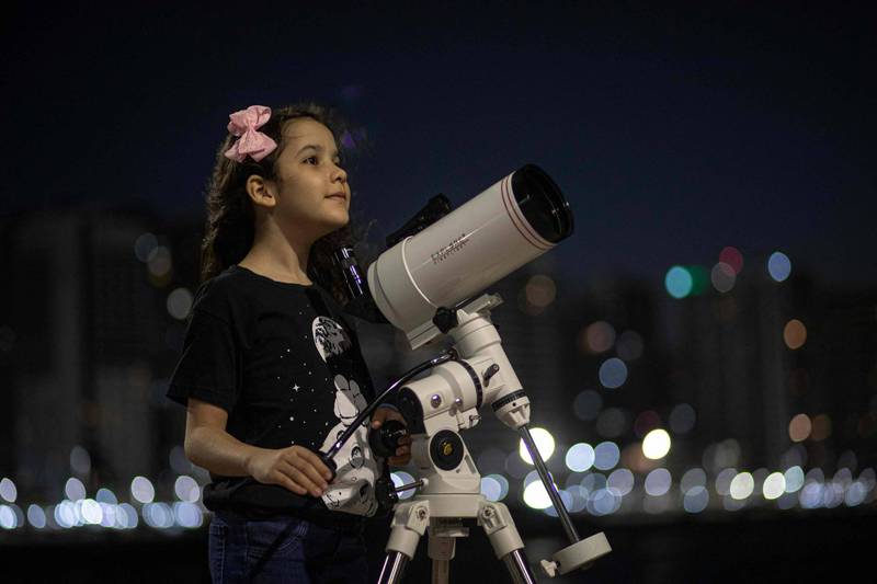 年僅8歲的奧利維拉發現18顆小行星，有望成為全世界最年輕的天文學家。（法新社）