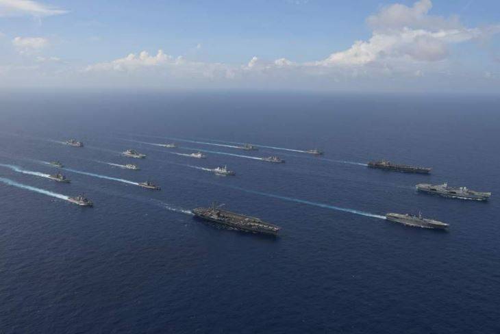 日本海上自衛隊4日表示，2日及3日與美、英、荷、加、紐共6國在沖繩西南海域進行聯合演訓。（圖擷取自日本海上自衛隊官網）