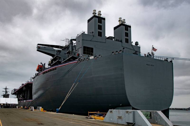 全球最大常规动力舰艇、美国海军排水量9万吨的远征移动基地舰「米格尔基思号」（USNS Miguel Keith，T-ESB-5），于本月4日抵达沖绳，昨（6日）天泊靠沖绳县的美国海军白滩基地。（图取自美国海军官网）(photo:LTN)