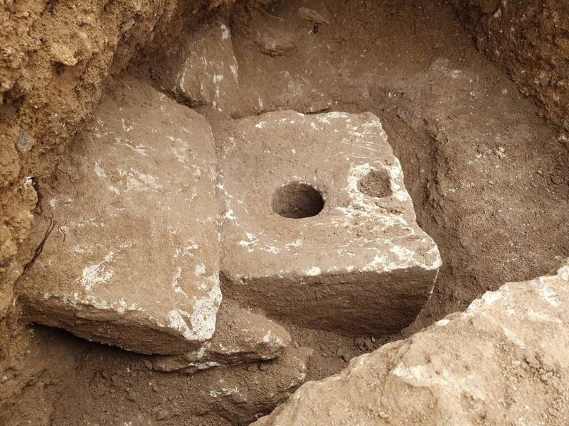以色列考古學家在耶路撒冷舊城區，發現一具2700年前的有錢人家的馬桶。（美聯社）