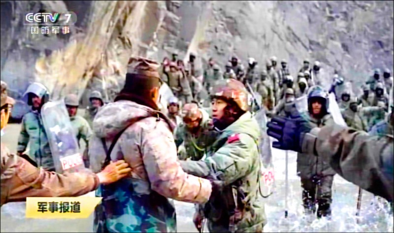 图为中国中央电视台二月公布的一段影片，显示中印两军官兵二○二○年六月在加万谷发生肢体冲突。（美联社档案照）(photo:LTN)