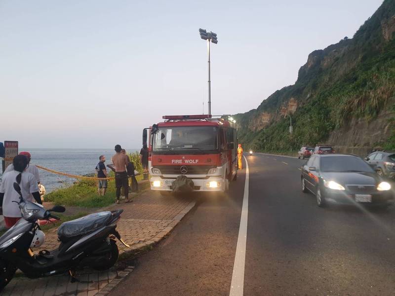 新北市消防局派遣14名隊員前往現場搜救。（記者吳昇儒翻攝）