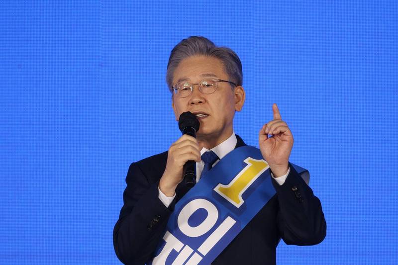 南韓總統大選1對1民調，將代表執政黨參選的李在明（圖）僅以35.8％贏過前檢察總長、在野黨國民力量黨尹錫悅的33.2％。（歐新社）
