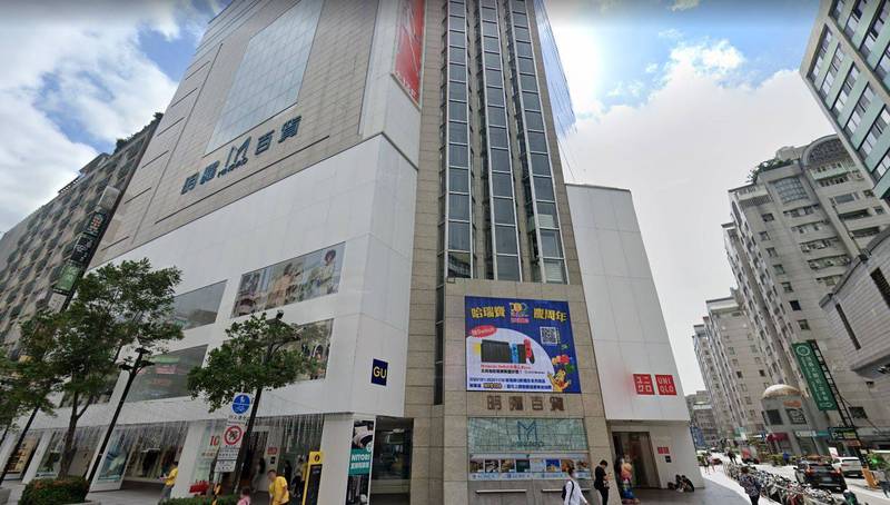 位於台北市東區商圈的明曜百貨傳出近日有武漢肺炎確診者到訪。（翻攝自Google map）