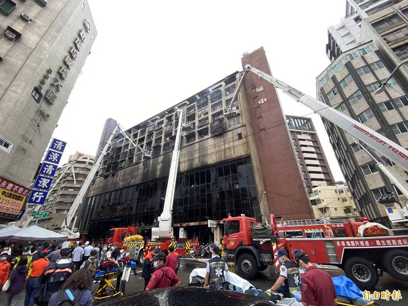 城中城大樓火警奪去多條人命，並造成多人受傷。（記者洪臣宏攝）
