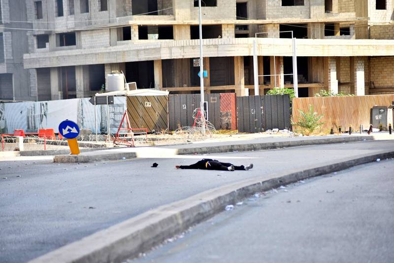 一名真主党的成员遭炮火击中，倒在贝鲁特的街头。（法新社）(photo:LTN)
